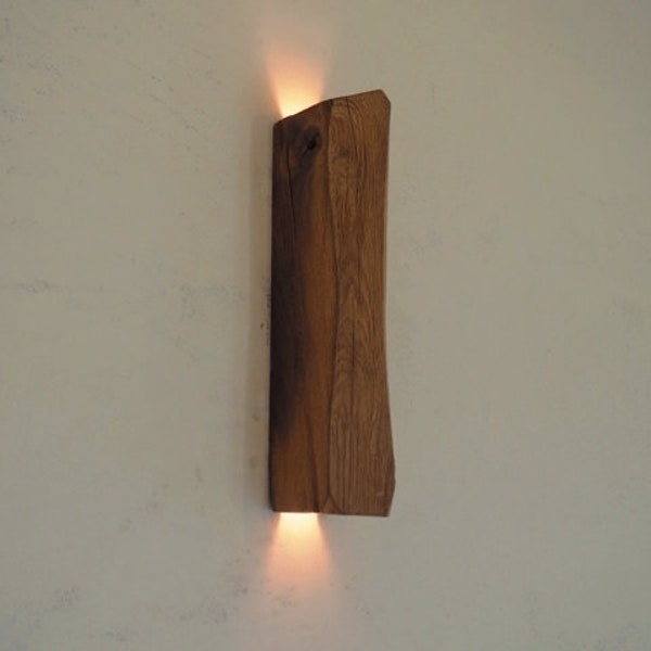 Wandleuchte Holz handgefertigt mit integriertem Schalter aus einem 300 Jahre alten historischen Fachwerkbalken (ALTHOLZ EICHE NATUR)
