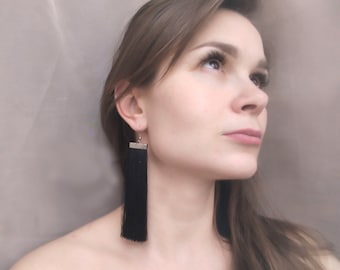Pendientes de borla negra, Pendientes de borla elegantes, Pendientes de borla larga, Pendientes de hombro, Pendientes negros largos, Pendientes ligeros, Regalo
