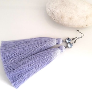 Boucles d’oreilles poussiéreuses en lavande, Boucles d’oreilles à pompons violets, Boucles d’oreilles strass, Boucles d’oreilles étincelantes, Boucles d’oreilles longues, idées cadeaux pour femme, cadeau pour elle