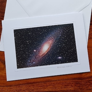 Photographie originale de la galaxie d'Andromède dans un blanc en toute occasion. Carte et cadeau en un pouvant également être encadré.