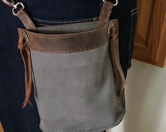 Dog or Horse treat pouch for hands free treat dispensing