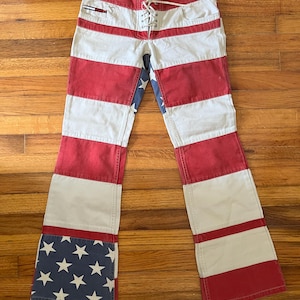Vintage Y2K Tommy Hilfiger wijd uitlopende broek met Amerikaanse vlag en vetersluiting VS patchwork Bell Bottom-jeans
