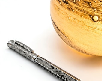 Iron Meteorite Pen、4.5 billion years、Around 14cm、Diameter approximately 1 cm