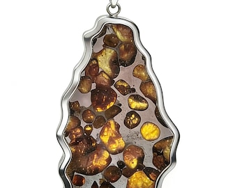 Colgante de meteorito de palasita, cristal verde oliva, acero inoxidable