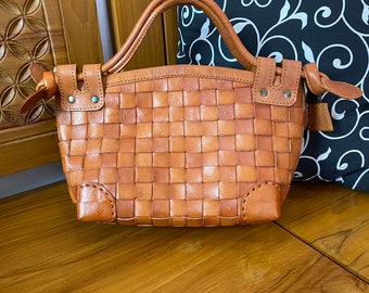 Handmade Woven Leather Crossbody Bag: Veg-Tan Shoulder Bag