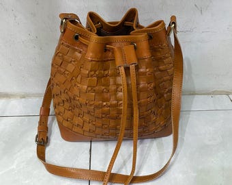 Handmade Woven Leather Sling Bag: Women's Crossbody Shoulder Bag