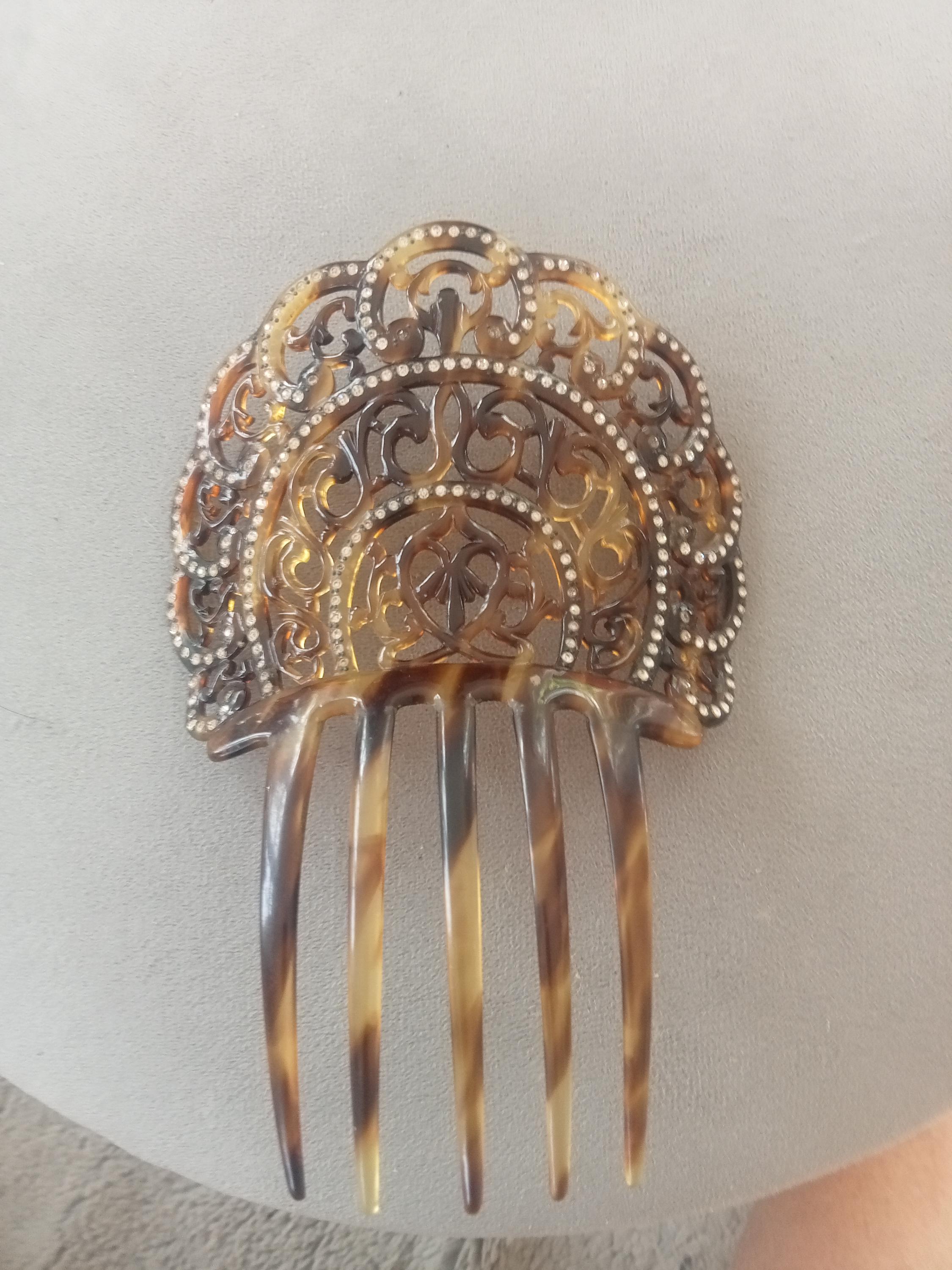 Vintage Spanish style large Mantilla hair comb