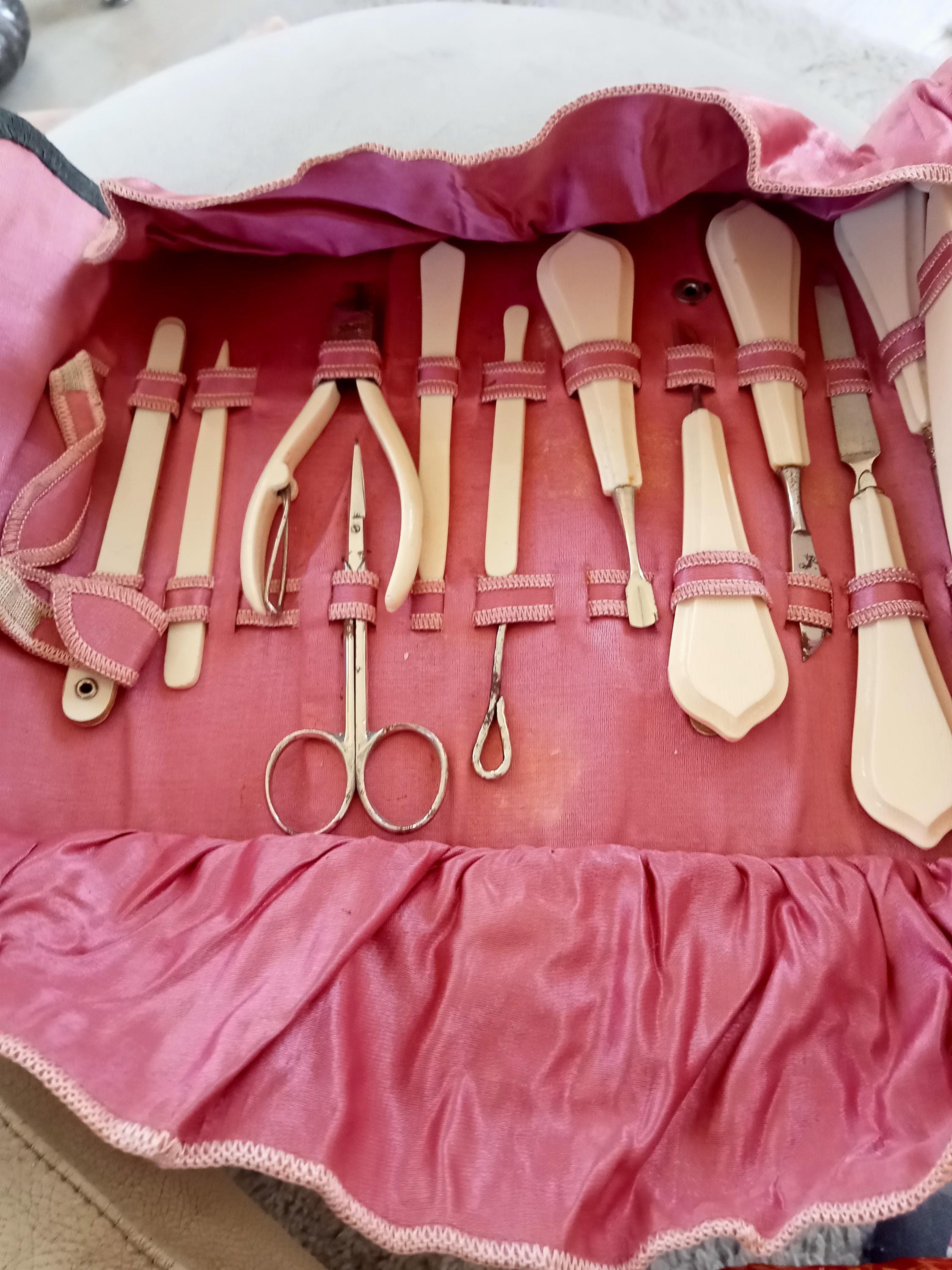 Antique quality manicure set