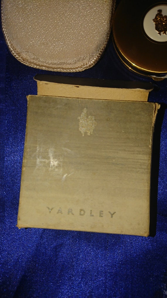 Lovely vintage Yardley unused rare powder compact - image 4