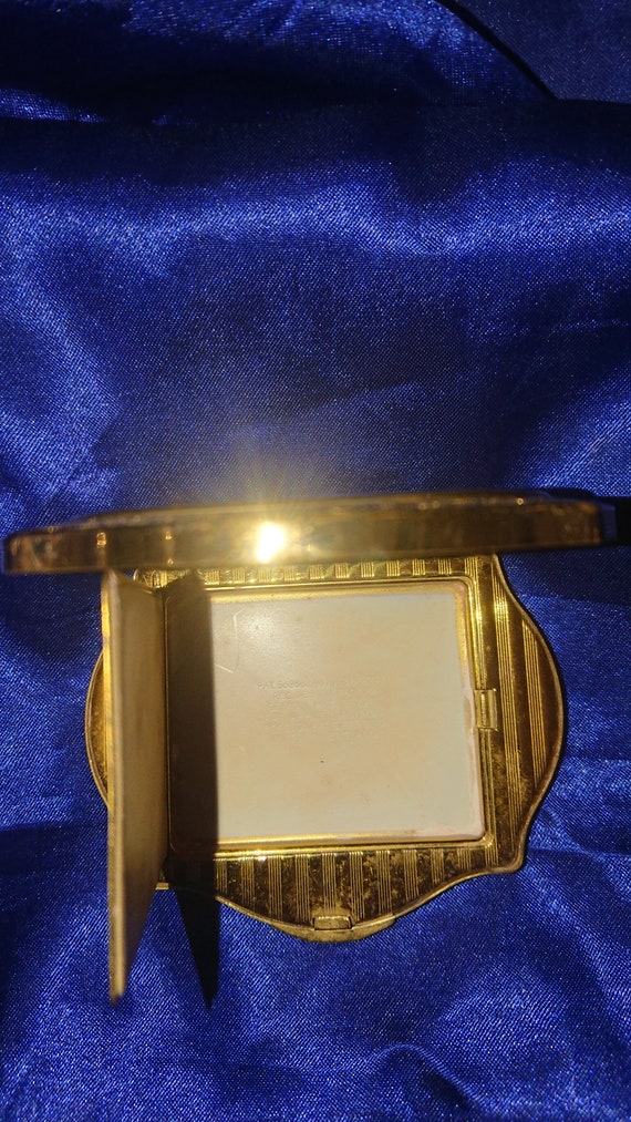 Beautiful enamel Stratton gold tone powder compact - image 3