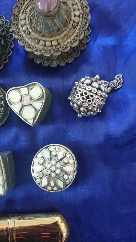 Six Arabic silver plate pill boxes - image 2