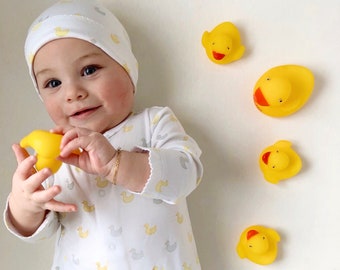 Pigiama con piedino / Stampa anatra gialla / Pigiama in cotone Pima / Completo corredino neutro per neonato