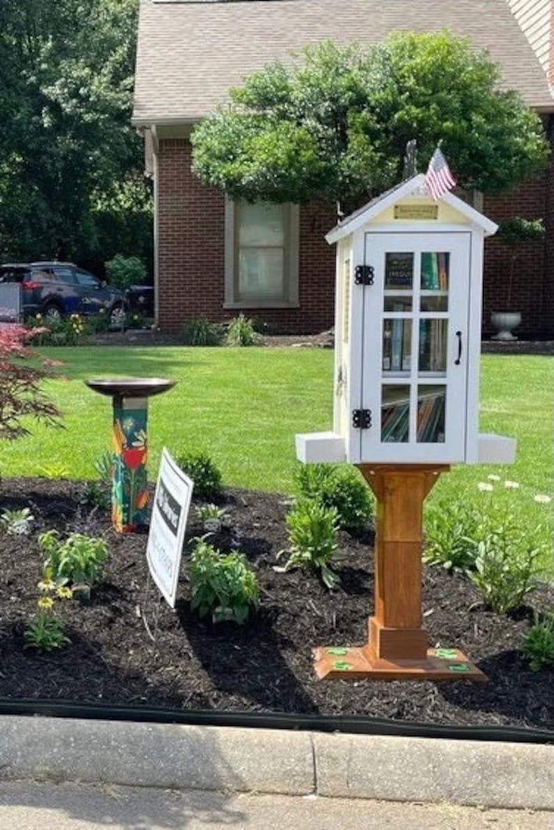 Flag Mount From the Family of the Founder of the Little Free Etsy