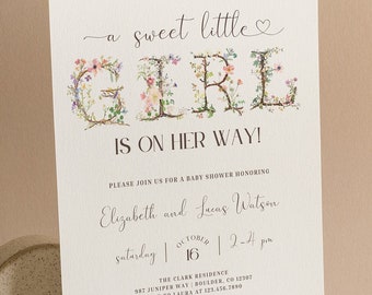 Könnte beinhalten: Eine florale Babyparty-Einladung mit dem Text "a sweet little GIRL IS ON HER WAY!" Die Einladung ist mit Aquarellblumen und Grünpflanzen verziert. Der Text "PLEASE JOIN US FOR A BABY SHOWER HONORING Elizabeth and Lucas Watson Saturday, October 16 | 2-4 pm THE CLARE RESIDENCE 887 JUNIPER WAY, DENVER, CO 80207 RSVP TO LAURA AT 555-1212 REGISTERED AT TARGET" ist unter dem Haupttext gedruckt.