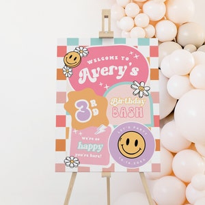 Cartel de bienvenida de cumpleaños con cara sonriente a cuadros editable, cumpleaños retro genial, emoji, fiesta de adolescentes, cumpleaños de preadolescentes, cartel de bienvenida para cumpleaños de niñas de cualquier edad