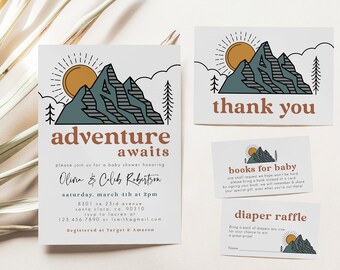 Può includere: Un invito a un baby shower con una grafica di montagna e sole. L'invito dice "L'avventura ti aspetta" e include i nomi "Olivia & Colby Robertson", la data "sabato 4 marzo alle 14:00" e l'indirizzo "8301 N 23rd Street, Santa Clara, CA 90310". Ci sono anche biglietti di ringraziamento e biglietti per una lotteria di pannolini e libri per bambini.