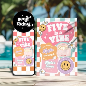 Editable FIVE es una invitación de cumpleaños con cara sonriente a cuadros de Vibe, cumpleaños retro maravilloso, invitación con emoji para cumpleaños de preadolescentes, cumpleaños de niña de cualquier edad