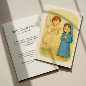Może przedstawiać: Dwie karty z ilustracjami i tekstem. Jedna karta zawiera ilustrację anioła i Marii. Anioł ma skrzydła i aureolę. Maria ma na sobie niebieską szatę. Druga karta zawiera tekst "Night 2 - The Angel & Mary" i "Temat: Zaufanie planowi Boga."