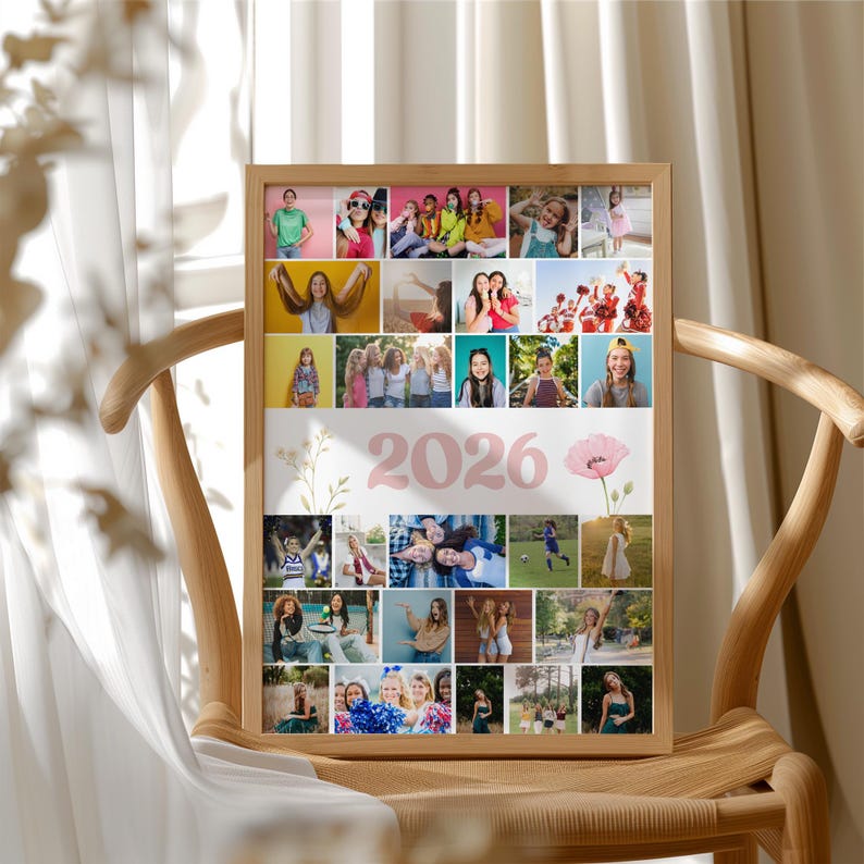 Puede incluir: Un collage enmarcado en madera con m&uacute;ltiples fotos de personas. Las fotos est&aacute;n dispuestas en un patr&oacute;n de cuadr&iacute;cula. El texto "2026" se muestra en rosa. Tambi&eacute;n se incluye un gr&aacute;fico de flor rosa.
