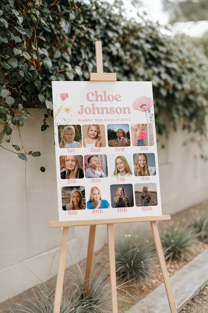 Puede incluir: Un letrero rosa claro sobre un caballete de madera con el nombre "Chloe Johnson" y "Boulder High Class of 20XX." El letrero muestra doce fotos peque&ntilde;as de ni&ntilde;as, cada una etiquetada con un n&uacute;mero de grado del 1&ordm; al 12&ordm;.