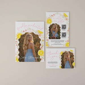 K&ouml;nnte beinhalten: Abschlussank&uuml;ndigungs-Set mit einem Foto einer Frau in blauem Kleid, umgeben von Blumen und Zitronen. Der Text enth&auml;lt "freshly graduated 2026" und "Ava Morrison, Boulder High School".