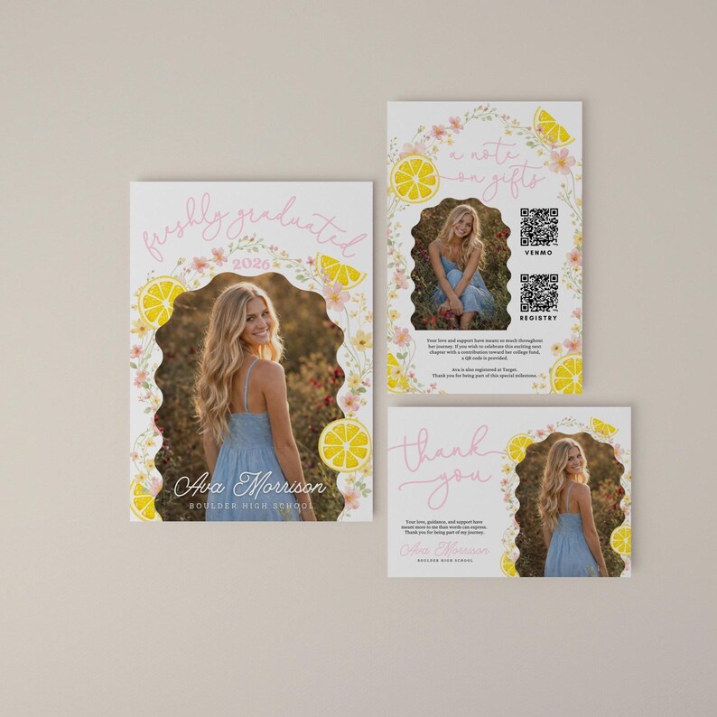 K&ouml;nnte beinhalten: Abschlussank&uuml;ndigungs-Set mit einem Foto einer Frau in blauem Kleid, umgeben von Blumen und Zitronen. Der Text enth&auml;lt "freshly graduated 2026" und "Ava Morrison, Boulder High School".