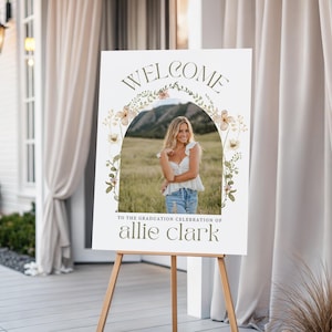 Invito di laurea in stile boho con fiori selvatici, modello Canva per annuncio floreale (5x7) immagine 11