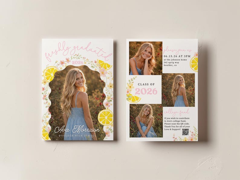 K&ouml;nnte beinhalten: Abschlussank&uuml;ndigung mit einem Foto einer Frau in einem blauen Kleid. Das Design enth&auml;lt Blumen- und Zitronenmotive mit dem Text "freshly graduated 2026" und "Class of 2026". Enth&auml;lt Veranstaltungsdetails und einen QR-Code f&uuml;r einen College-Fonds.