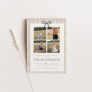 Pode incluir: Convite para uma festa de formatura com quatro fotos de uma mulher. O convite tem um fundo creme com listras verticais marrons e um la&ccedil;o preto. O texto diz "CHLOE JOHNSON" e inclui os detalhes da festa.