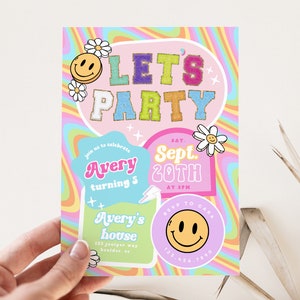 Invitación de cumpleaños con cara sonriente y letras de parche editables, cumpleaños retro genial, invitación con emoji, cumpleaños colorido para preadolescentes, cumpleaños de niña de cualquier edad