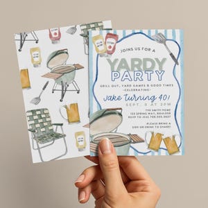 Puede incluir: Dos invitaciones para una fiesta en el jardín, sostenidas por una persona. Una invitación presenta un patrón de artículos para asar a la parrilla. La otra invitación tiene el texto "Yardy Party" y "Jake turning 40!"