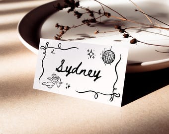 Hand gezeichnet Doodle Name Tischkarte, Amor Liebe Thema Namenskarte, ein letzter Toast, Bachelorette Tischeinstellung Karte bearbeitbare Vorlage