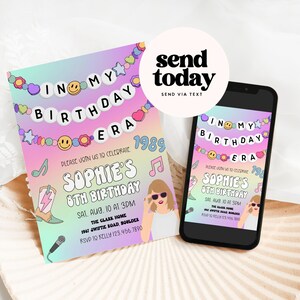 Puede incluir: Una invitaci&oacute;n de cumplea&ntilde;os con un fondo degradado pastel, con el texto "In My Birthday Era" y detalles para el octavo cumplea&ntilde;os de Sophie. Un tel&eacute;fono inteligente muestra el mismo dise&ntilde;o. La invitaci&oacute;n incluye un gr&aacute;fico de una bota, notas musicales y un micr&oacute;fono.