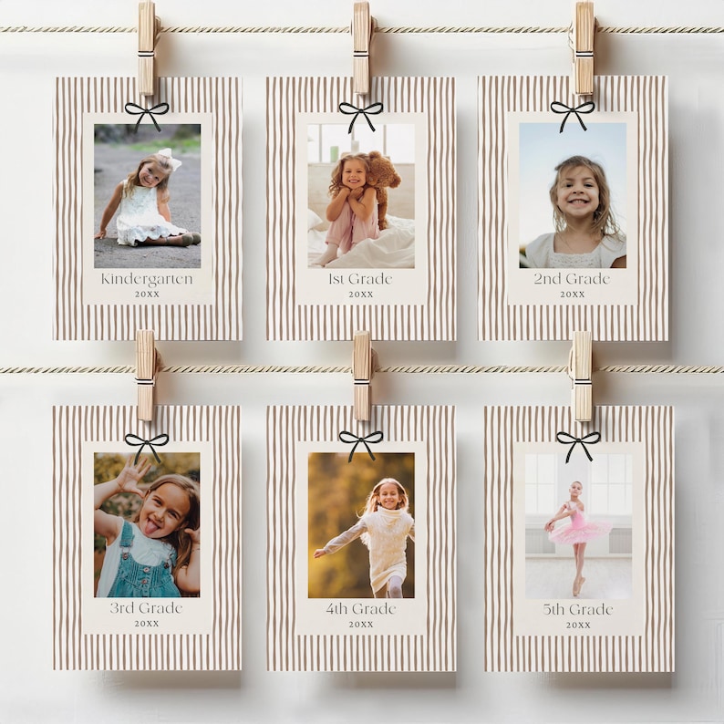 Pode incluir: Um conjunto de seis impress&otilde;es fotogr&aacute;ficas escolares, cada uma emoldurada com um design listrado marrom e branco, presas por prendedores de roupa de madeira. Cada impress&atilde;o apresenta uma foto de crian&ccedil;a e o grau escolar, do jardim de inf&acirc;ncia &agrave; 5&ordf; s&eacute;rie, com o ano 20XX.