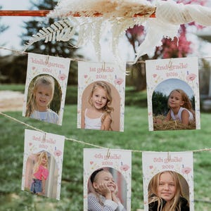 Puede incluir: Una exhibici&oacute;n de fotos escolares desde jard&iacute;n de infancia hasta 5&ordm; grado, cada una con un borde floral y el a&ntilde;o escolar. Las fotos est&aacute;n sujetas a una cuerda con un fondo natural, y est&aacute;n decoradas con hierba de la Pampa y tela blanca.