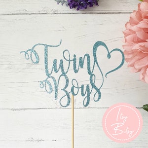 Twin Boys Glitter Torta Topper - SINGLE / DOUBLE SIDED Baby Shower, Compleanno, Christening, Anniversario Celebrazioni Festa 16 18 21 30 40 50