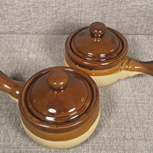 Stoneware Two-Toned Soup/Bean Bowls with Handles and Lids, 16 Ounces Set of 2