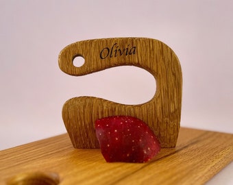 Personalisierte Kleinkind sicher Holzmesser für Kinder, Montessori Messer, Kinder Utensil, Kleinkind Gemüse und Obstschneider, Eiche Chopper