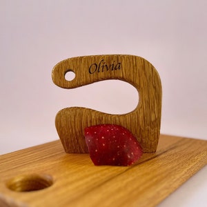 Personalisierte Kleinkind sicher Holzmesser für Kinder, Montessori Messer, Kinder Utensil, Kleinkind Gemüse und Obstschneider, Eiche Chopper