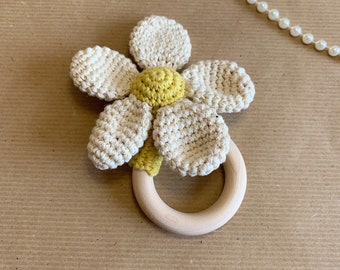 Gift Newborn Crochet Baby Rattle Flower with Grip Ring, Montessori Baby Toy, Personalized Newborn Baby Toy Gift, Easter Basket Stuffers