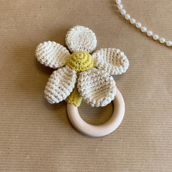 Gift Newborn Crochet Baby Rattle Flower with Grip Ring, Montessori Baby Toy, Personalized Newborn Baby Toy Gift, Easter Basket Stuffers