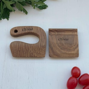Set of 2 Safe Wooden Knife for Kids, Children&#39;s Utensil Montessori Knife, Toddler Vegetable and Fruit Cutter, Personalised Gift for Kid