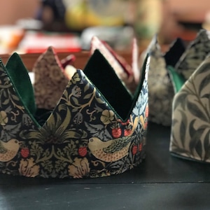 Pack of 2 William Morris reusable party crowns hats velvet lined eco friendly last forever strawberry thief willow bough festive