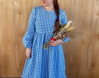 Handgemaakte gestrikte katoenen gingham-jurk met ballonmouwen en zakken, zonnejurk zomer