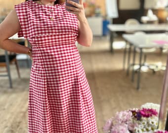 Lange picknickjurk met gingham-picknick: rood en wit katoenen nautisch slabbetje