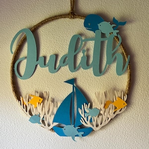 Decorazione da parete - corona - marinaio - mare - pesce - balena - personalizzata - nome - bambino - azzurro cielo