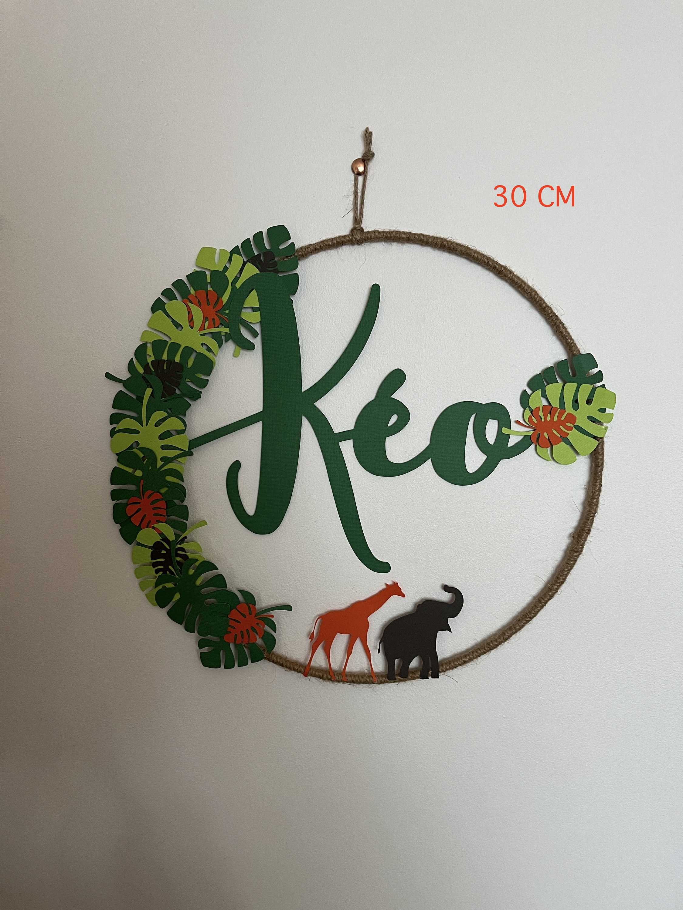 Décoration Murale Couronne avec Prénom 30cm Pour Chambre Enfant sur Le Thème de La Jungle Personnali