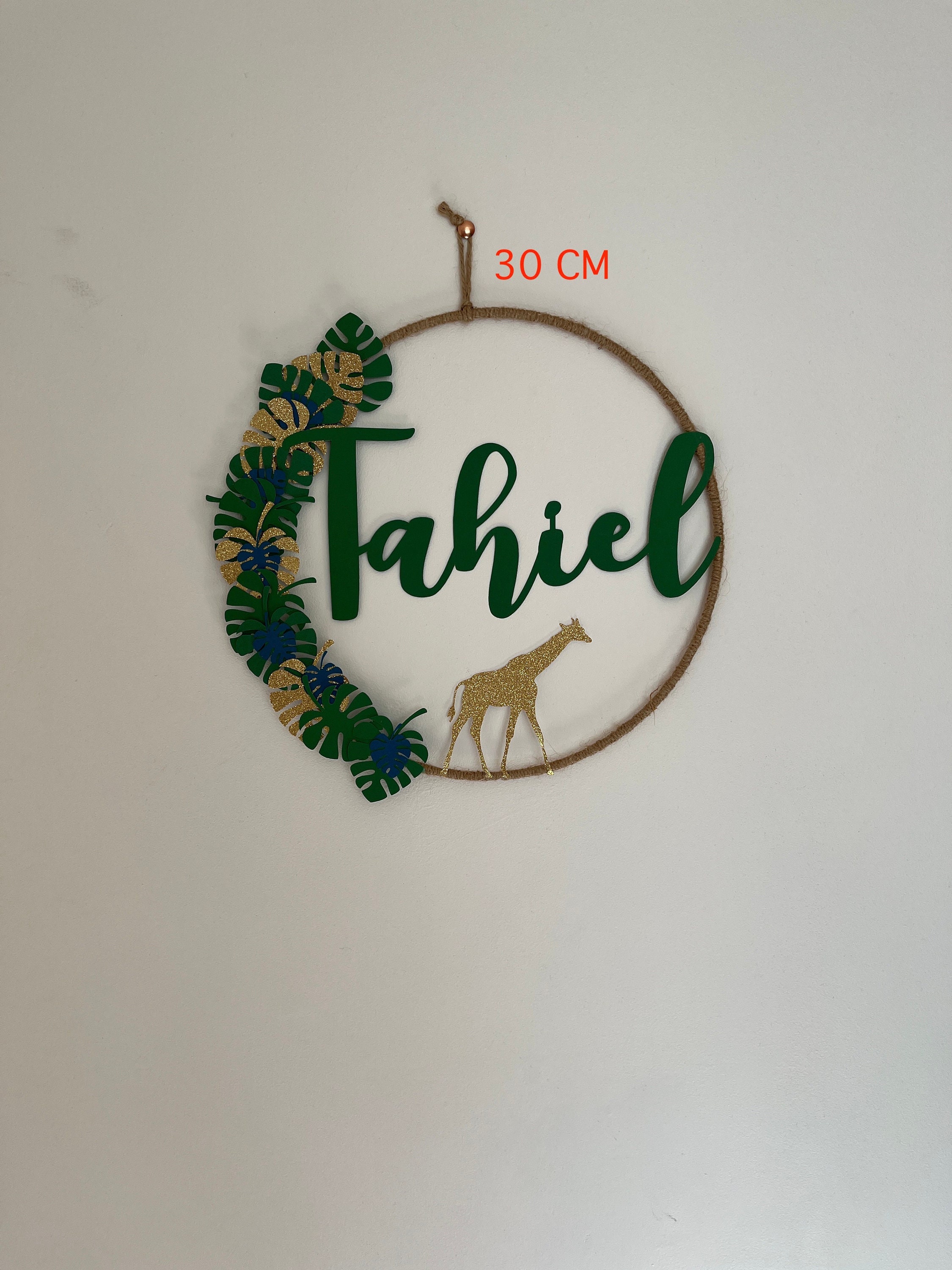 Décoration Murale Couronne avec Prénom 30cm Pour Chambre Enfant sur Le Thème de La Jungle Personnali