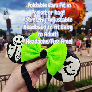 Puede incluir: Diadema de lentejuelas en blanco y negro con un lazo verde neón. La diadema presenta un diseño de una cara sonriente y otros personajes. El texto de la imagen dice "Foldable Ears Fit in Pocket or bag! Stretchy Adjustable Headband to fit Baby to Adult! Headache/Fuss Free!"