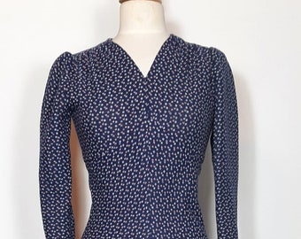 40s blue winterdress with long sleeves and a geometrical pattern size XS DJ031